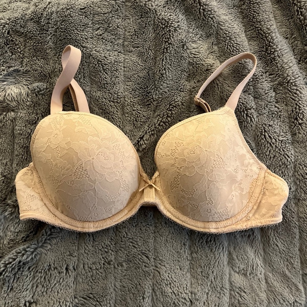 Wacoal Finesse Lace Underwire Bra in Cream